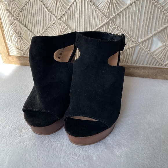 Torrid Black Platform Heel Sandals - Picture 10 of 15